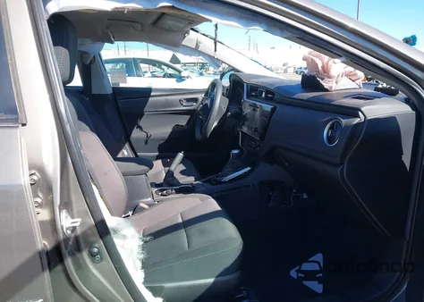 2019 Toyota Corolla Le z USA, uszkodzony, nr VIN 2T1BURHE6KC153590